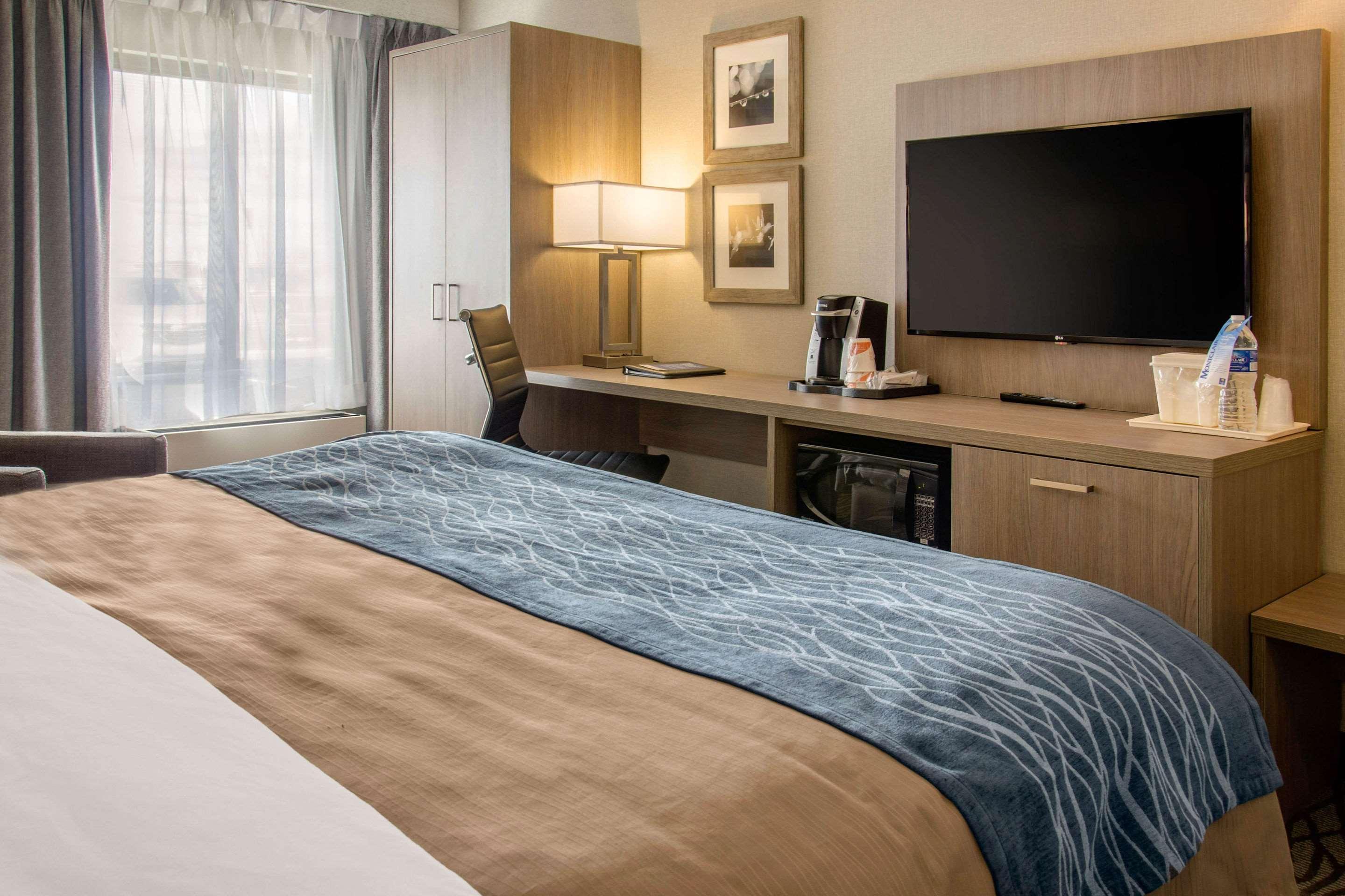 Comfort Inn Aeroport Dorval Exterior photo