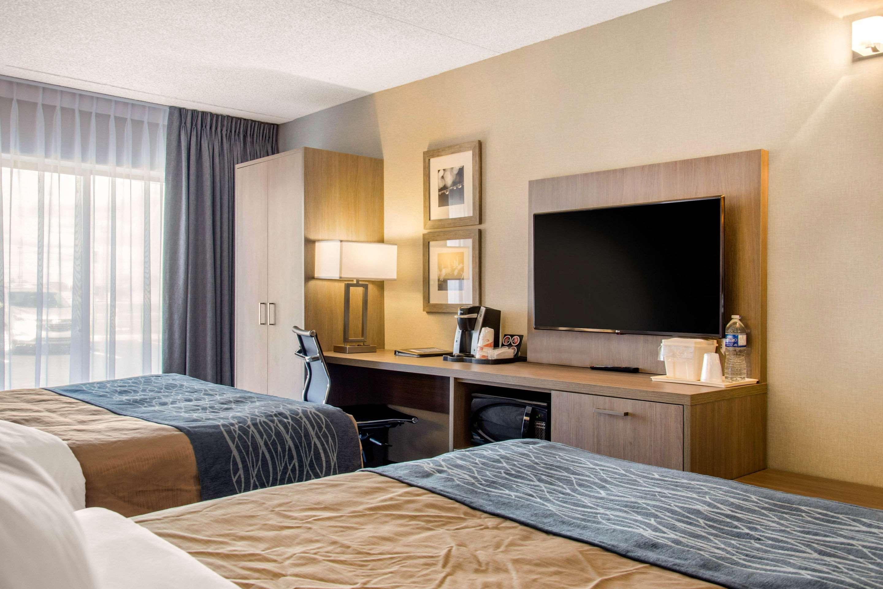 Comfort Inn Aeroport Dorval Exterior photo
