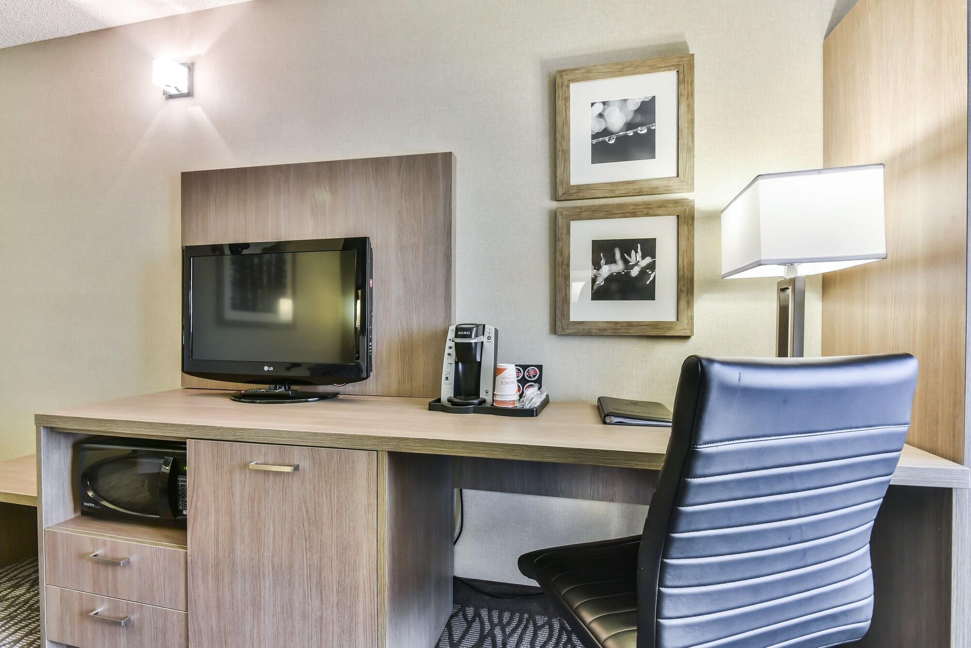 Comfort Inn Aeroport Dorval Exterior photo