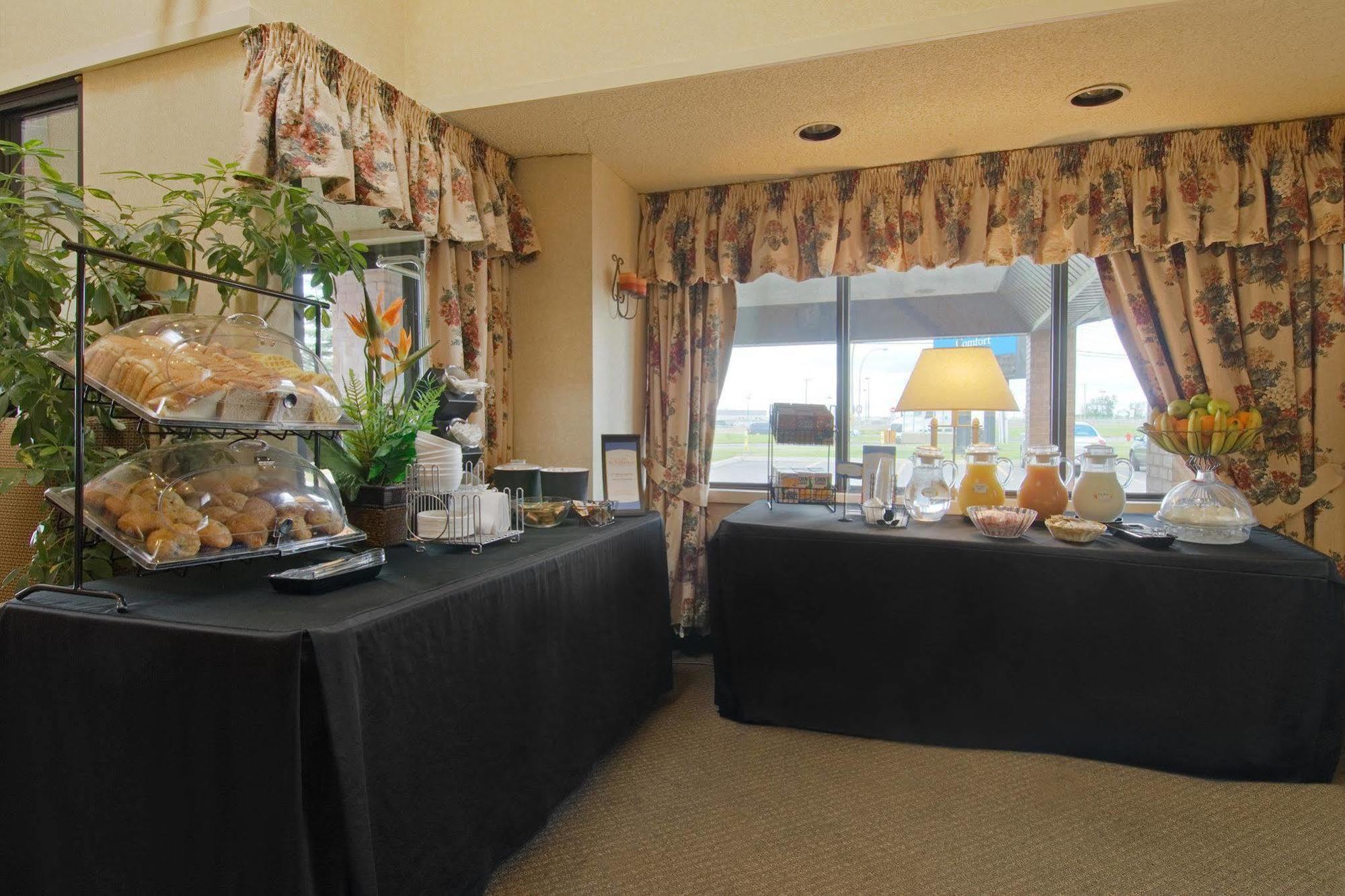 Comfort Inn Aeroport Dorval Restaurant photo