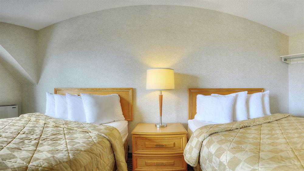 Comfort Inn Aeroport Dorval Exterior photo